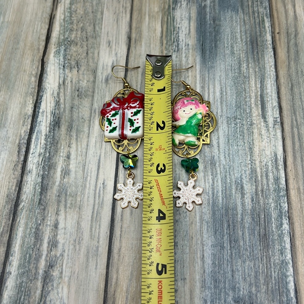 ⭐️Adorned Crown Jewelry asymmetrical angel present Christmas earrings - Picture 5 of 7